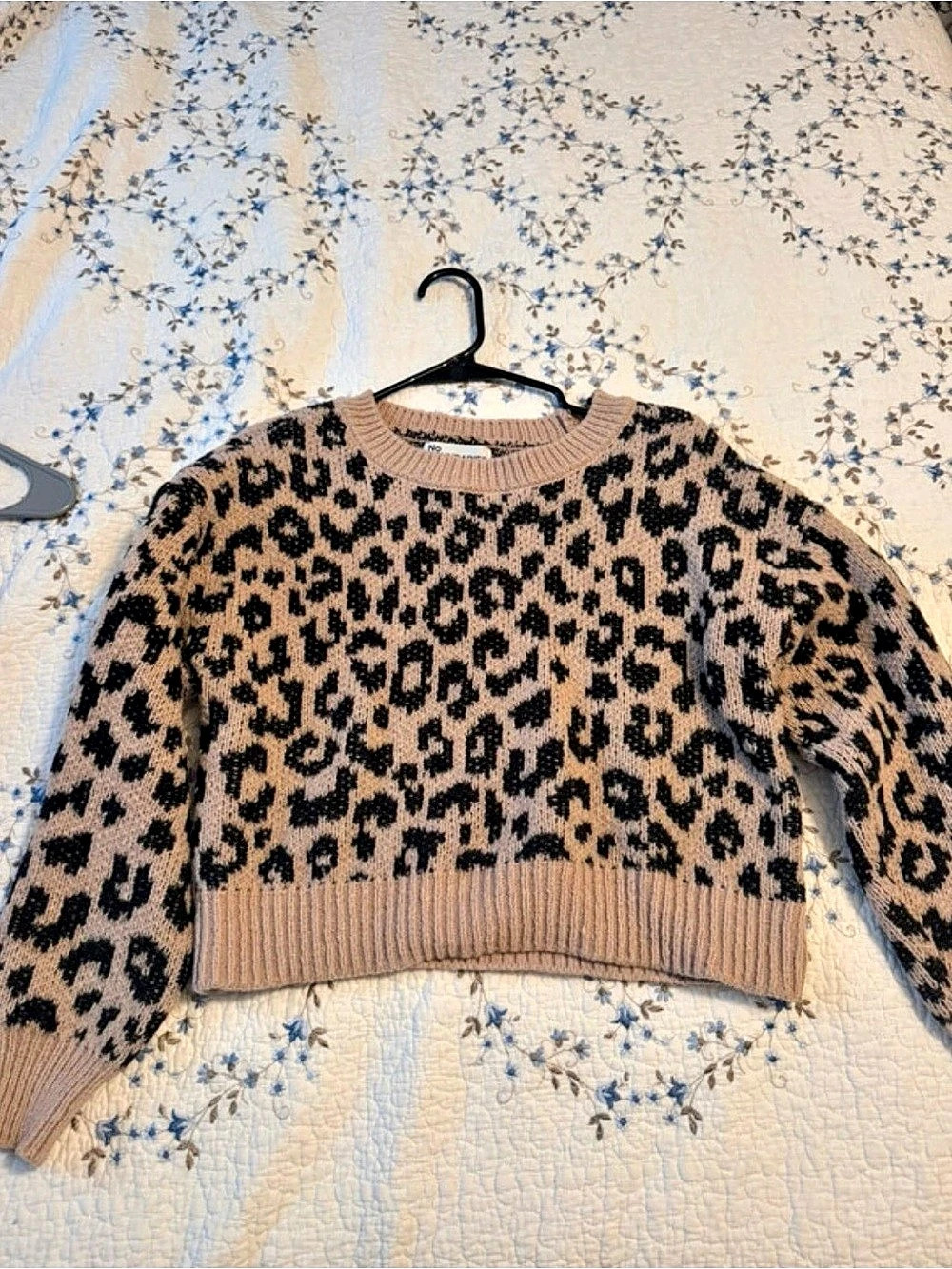 No Boundaries Leopard Print Sweater Size Medium Like New